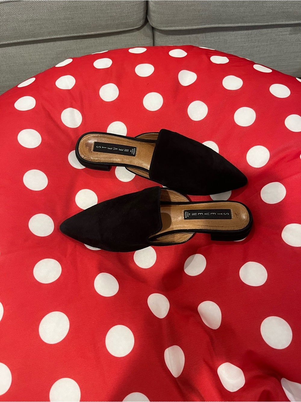Steven By Steve Madden Black Pointed Toe Suede Mules
